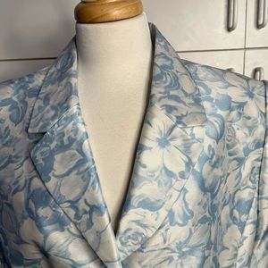 Silk suit size 16 NWT